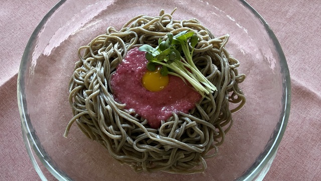 ビーツとろろ蕎麦